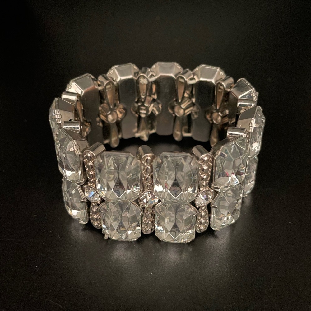 Saks Vintage 80’s stretch bracelet w/ clear lucite and crystal Rhinestones